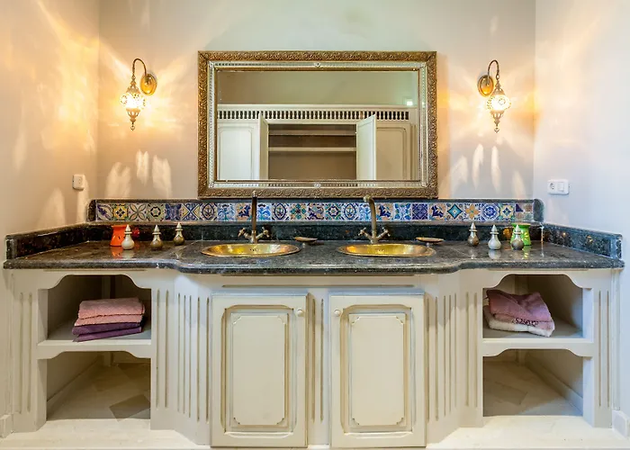 Maison D'Hotes Dar Ennassim Tunis - 4 star Hotel